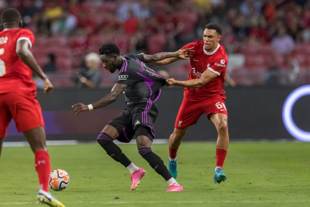 real-madrid-tem-davies-mais-perto-e-acerto-com-alexander-arnold