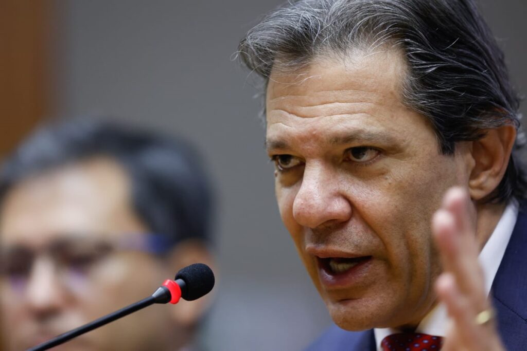 haddad-diz-que-bolsonaro-“esta-por-tras”-de-crise-com-pix-e-receita