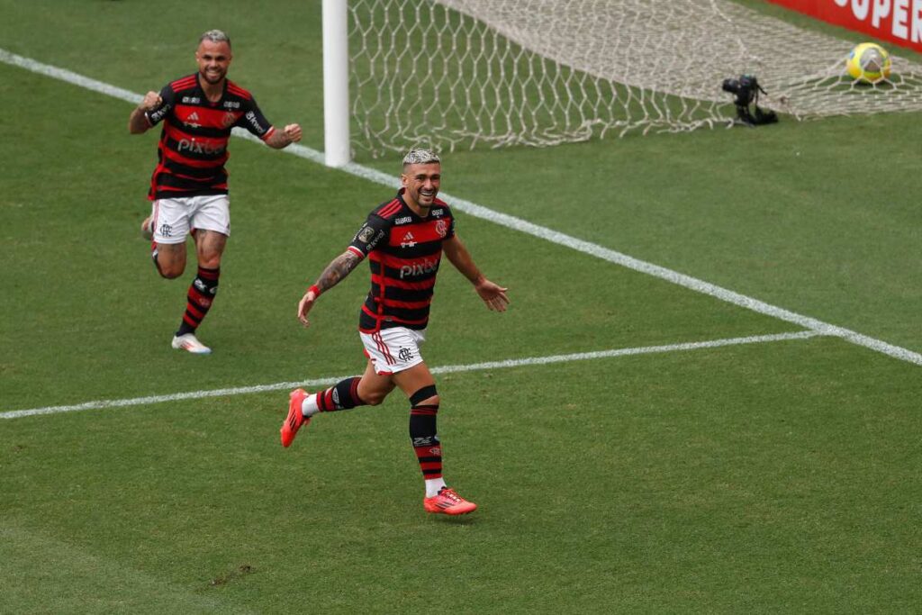 titulares-do-flamengo-chegam-ao-rj-antes-de-estrear-contra-o-volta-redonda-no-df