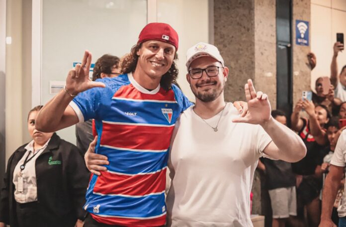 video:-torcida-do-fortaleza-lota-aeroporto-para-receber-david-luiz