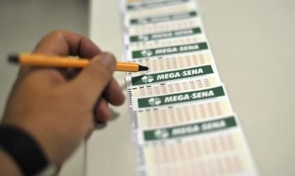 funcionaria-de-loterica-furta-bilhete-premiado-da-mega-sena.-veja-o-video!