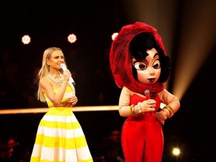 spoiler!-saiba-quem-esta-por-baixo-da-fantasia-de-tieta-no-“the-masked-singer-brasil”
