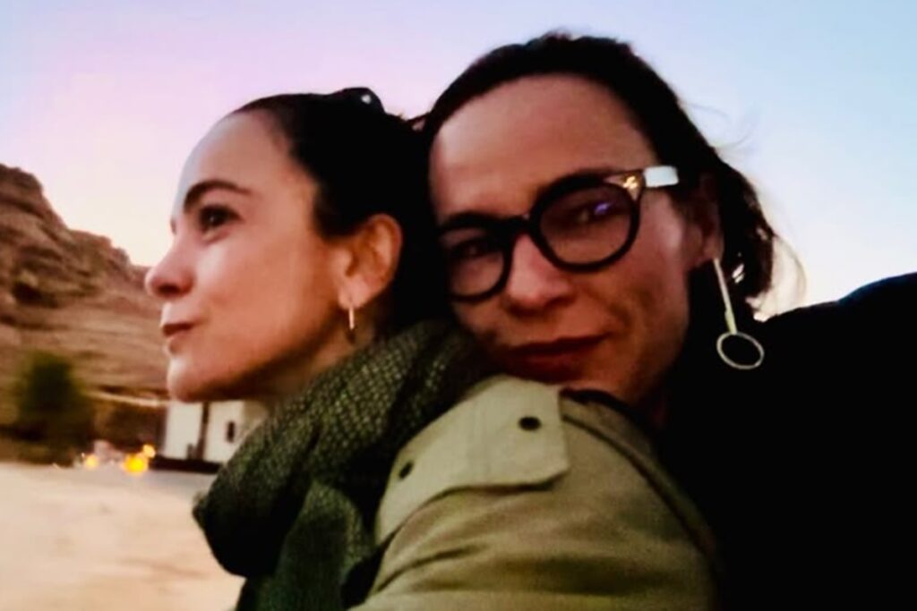 alice-braga-se-declara-a-namorada,-que-e-produtora-de-ainda-estou-aqui