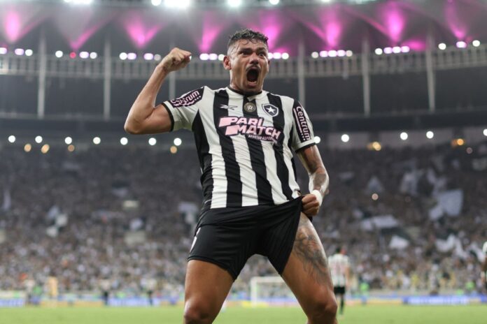 acertado-com-o-santos,-tiquinho-soares-se-despede-do-botafogo