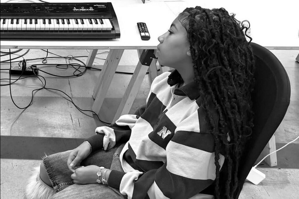 kanye-west-treina-com-a-filha,-north-west,-e-ela-faz-musica-com-fka-twigs