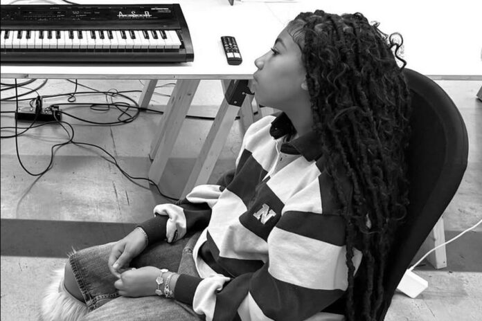 kanye-west-treina-com-a-filha,-north-west,-e-ela-faz-musica-com-fka-twigs