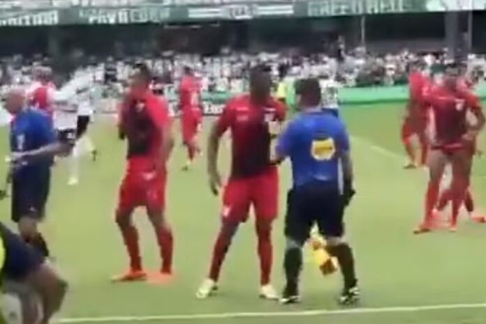 leo-pele,-do-athletico-pr,-se-pronuncia-apos-caso-de-racismo