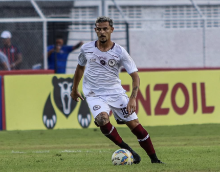 eu-sou-bom!-jogador-viraliza-durante-campeonato-baiano-ao-criticar-empresario-ao-vivo