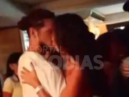 amigos-dao-beijo-na-boca,-alane?-veja-o-flagra-da-ex-bbb-com-loreto