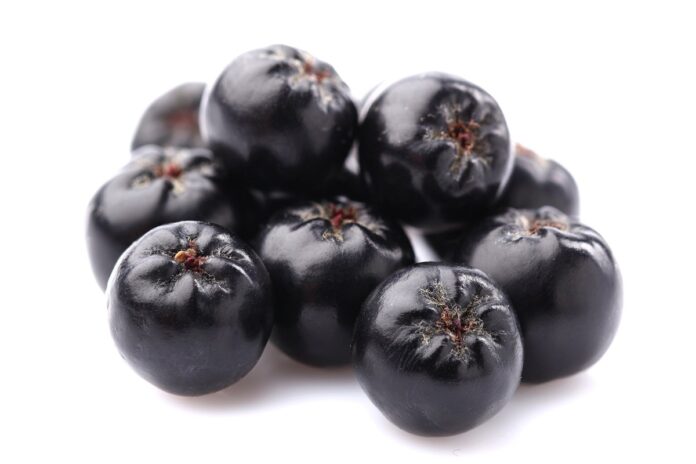 ouro-negro:-fruta-ajuda-a-regular-acucar-no-sangue-e-pressao-arterial