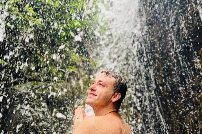 pablo-sanabio-vence-tumor-cerebral-e-retorna-com-papel-marcante-em-garota-do-momento