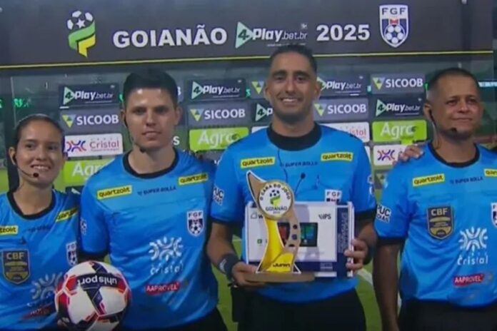 de-forma-inedita,-arbitro-de-goias-ganha-premiacao-de-melhor-do-jogo