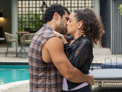 “volta-por-cima”:-chico-beija-caca,-mas-ela-nao-reage-bem-a-investida-do-bonitao