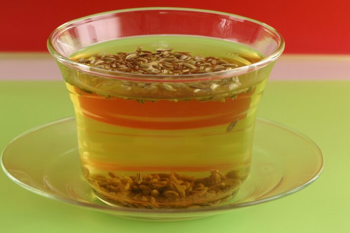 cha-de-erva-doce:-para-que-serve-e-os-beneficios-da-bebida-calmante