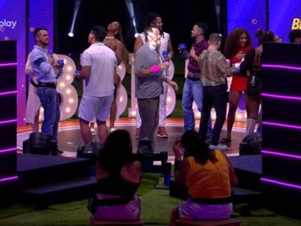 muito-beijo,-choro-e-papo-sobre-jogo!-confira-tudo-que-rolou-apos-o-“show-de-quarta”