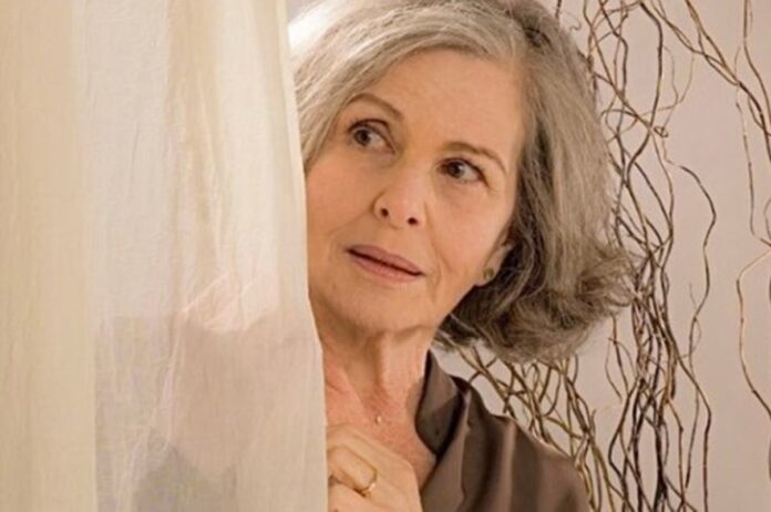 irene-ravache-brilha-no-teatro-aos-80-anos-e-celebra-jovialidade