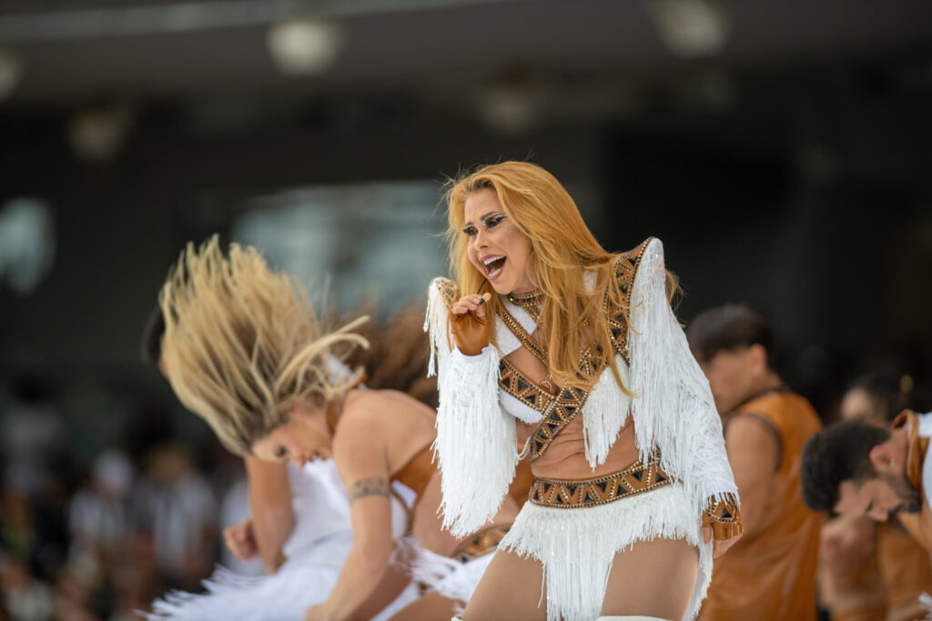 show-de-joelma-levanta-torcidas-de-botafogo-e-flamengo-na-supercopa
