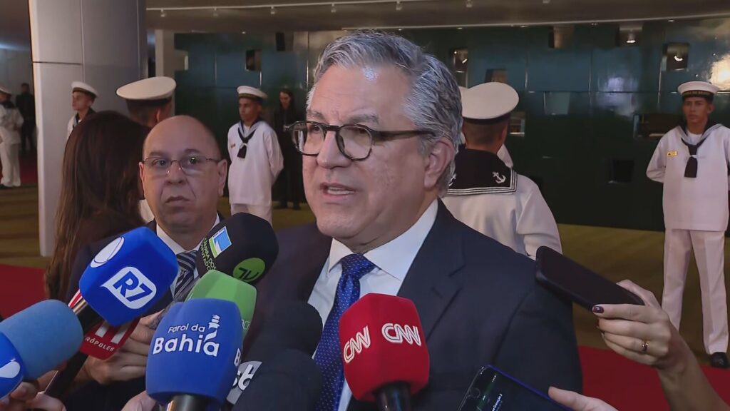 “zero-surpresa”,-diz-padilha-sobre-lula-liderar-pesquisa-eleitoral