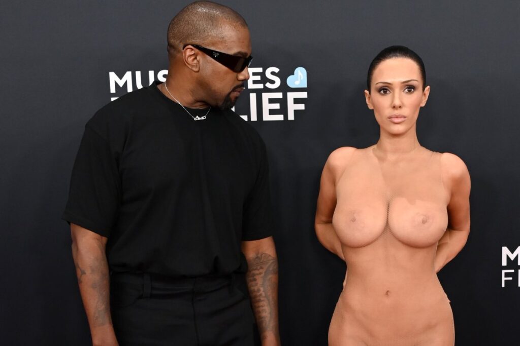 kanye-west-e-bianca-censori-serao-punidos-por-nudez-no-grammy?-saiba