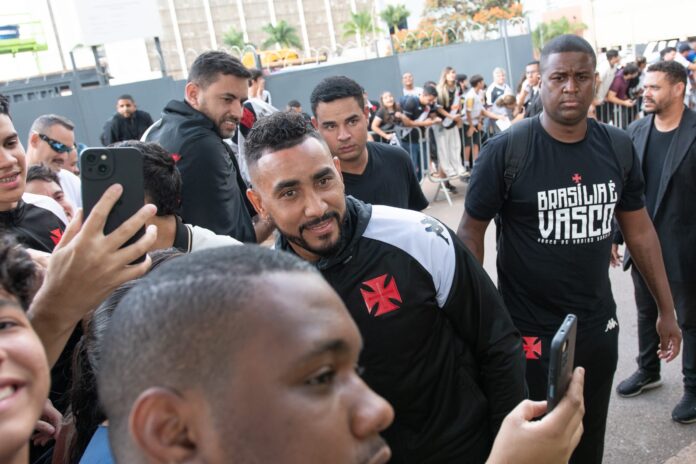 vasco-ja-esta-no-df-para-jogao-com-o-fluminense-na-arena-brb