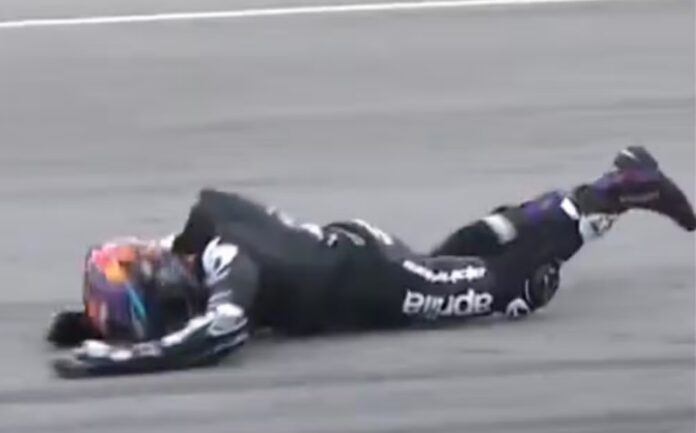 campeao-mundial-de-motogp-e-arremessado-de-moto-em-acidente-na-malasia