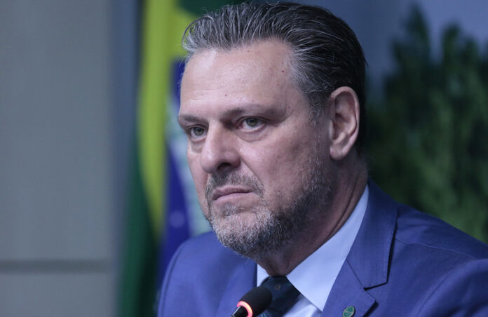 ministro-da-agricultura-diz-que-governo-acompanha-mudancas-climaticas