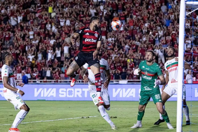apos-titulo-da-supercopa,-flamengo-goleia-portuguesa-e-lidera-carioca