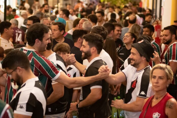 torcidas-de-vasco-e-fluminense-fazem-a-festa-antes-de-classico-no-df