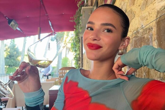 nora-de-leonardo-expoe-momento-com-bruna-marquezine-em-fazenda