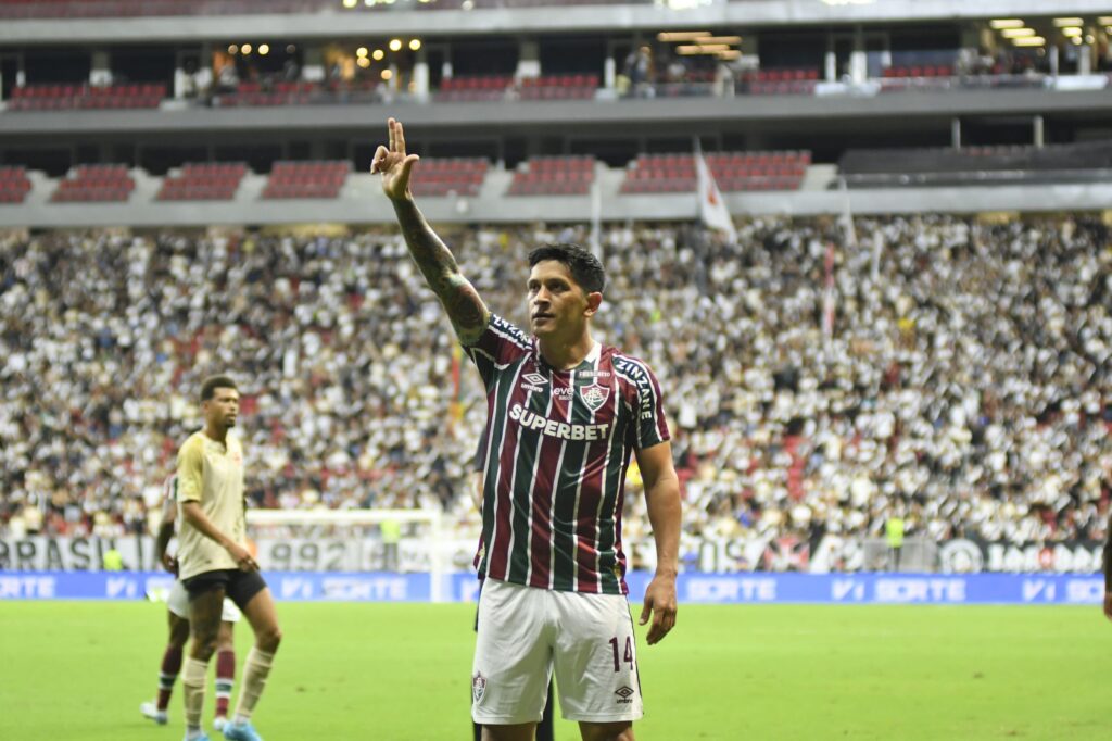 com-gols-de-thiago-silva-e-cano,-flu-vai-vencendo-o-vasco.-acompanhe