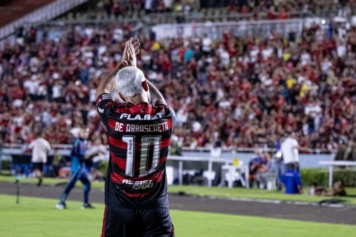 arrascaeta-celebra-lideranca-e-5-x-0-do-flamengo-em-uberlandia