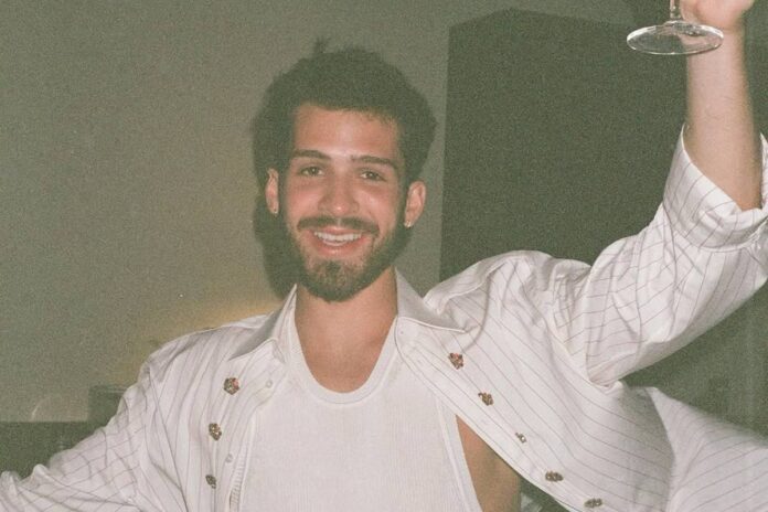 joao-guilherme-ignora-boatos-e-mostra-marquezine-e-virginia-em-festa