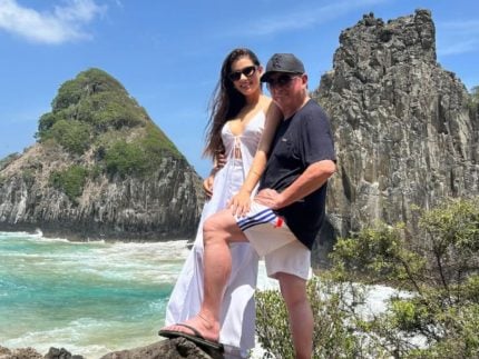 amado-batista-ja-tem-data-marcada-para-casamento-com-namorada-50-anos-mais-nova