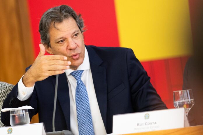 haddad-evita-polemica-da-comida-e-diz-que-recuo-do-dolar-baixara-preco