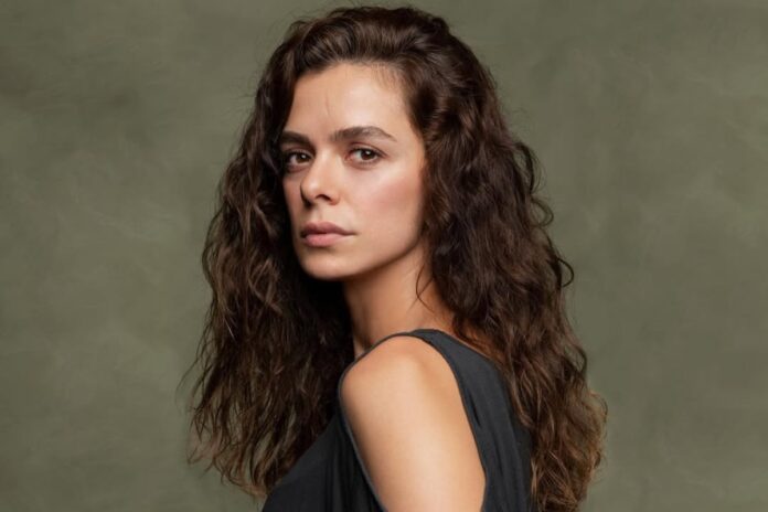 ozge-ozpirincci:-saiba-tudo-sobre-a-atriz-turca-que-encantou-o-brasil-em-‘forca-de-mulher’