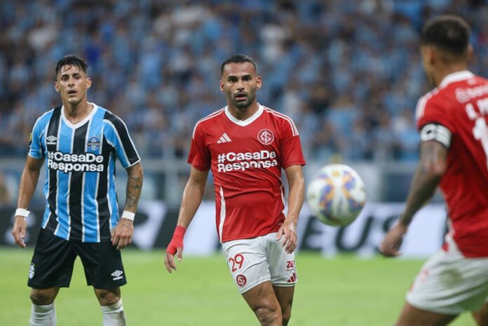 gre-nal-444:-gremio-e-internacional-empatam-em-jogo-movimentado