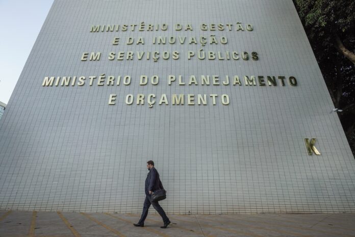 mercado-espera-corte-de-r$-35-bi-no-orcamento-para-atingir-deficit-0