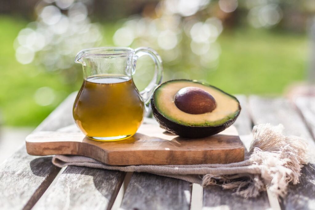 oleo-de-abacate:-saiba-os-beneficios-e-as-melhores-formas-de-consumo