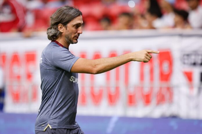 “ter-calma”,-diz-luis-zubeldia-sobre-ryan-apos-empate-do-sao-paulo