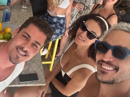 assumidissimos:-debora-nascimento-e-allan-souza-lima-curtem-fim-de-semana-entre-amigos