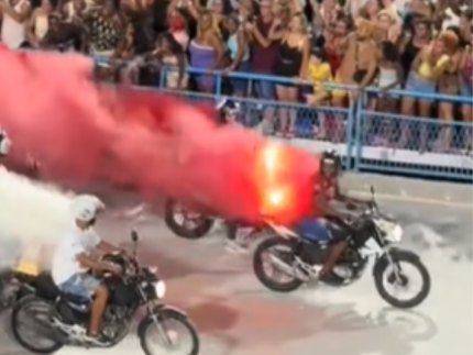 moto-pega-fogo-durante-ensaio-tecnico-da-grande-rio