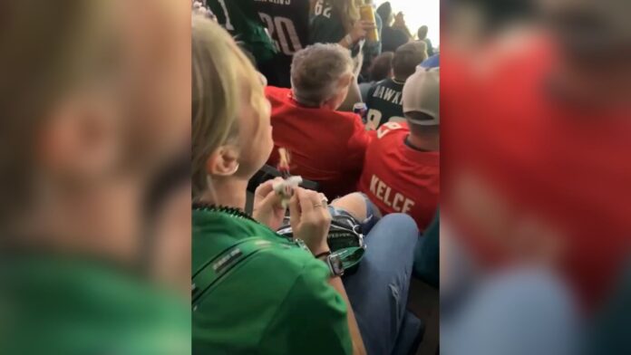 video:-torcedora-leva-boneco-de-vudu-de-mahomes-para-o-super-bowl