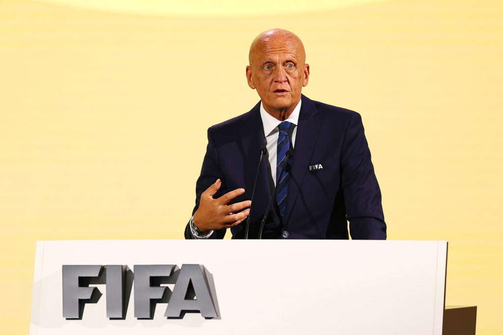 presidente-de-arbitragem-da-fifa-propoe-fim-do-rebote-em-penaltis