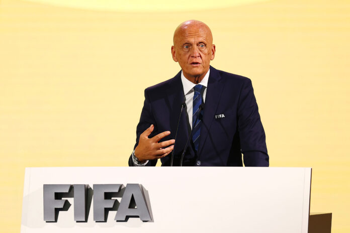 presidente-de-arbitragem-da-fifa-propoe-fim-do-rebote-em-penaltis