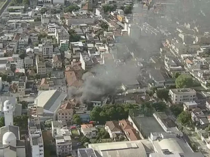 prefeito-do-rio-afirma-que-escolas-afetadas-por-incendio-em-fabrica-nao-serao-rebaixadas