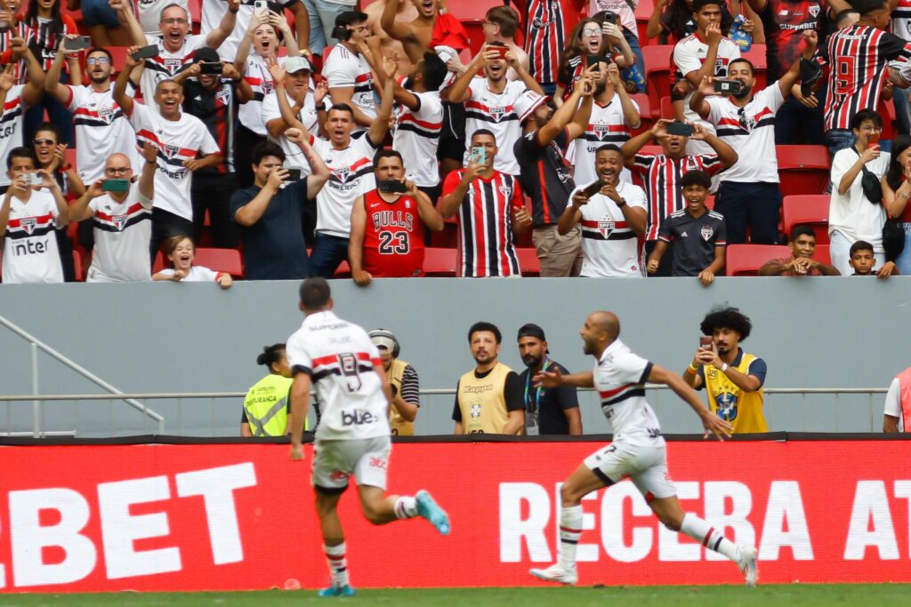 lucas-e-cedric-convocam-torcida-do-sao-paulo-no-df-para-jogo-com-velo