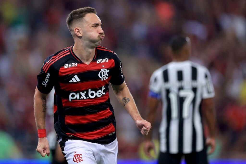 video:-com-gol-de-leo-ortiz,-flamengo-vence-botafogo-e-vira-lider
