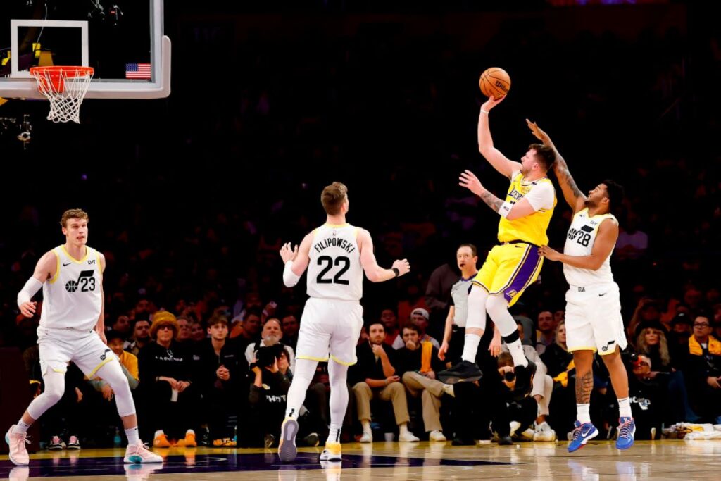 jazz-atropela-os-lakers-com-garrafao-forte-em-noite-de-lauri-makkanen