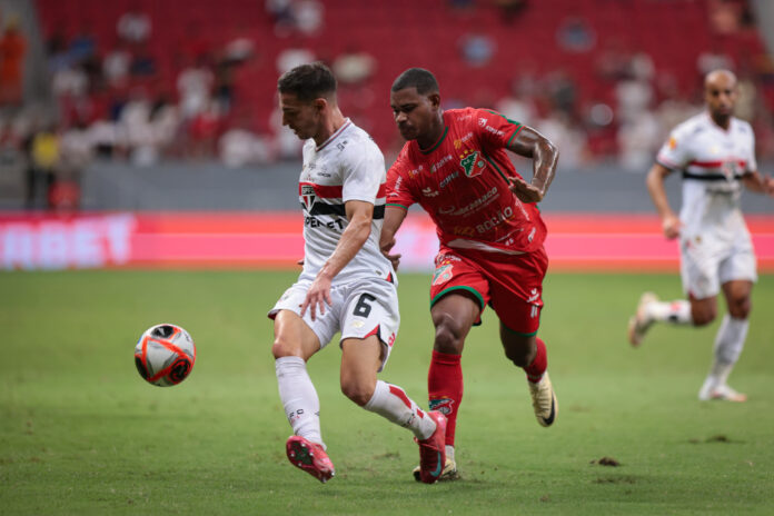 com-chuva-de-gols,-sao-paulo-e-velo-clube-empatam-em-brasilia