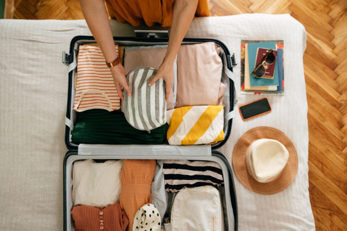 partiu-ferias?-veja-dicas-para-economizar-em-viagens-e-comprar-roupas